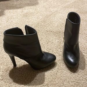 Jessica Simpson black leather bootie heels. Size 8.5